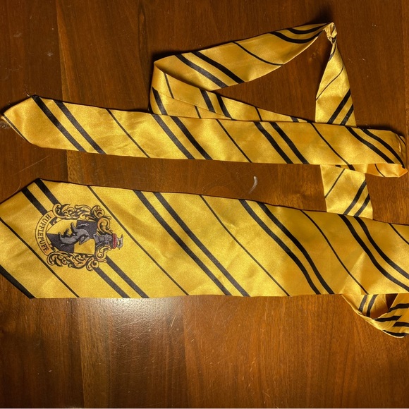 Harry Potter collection bundle- books, figurines, wands, book bag & more - Picture 13 of 17